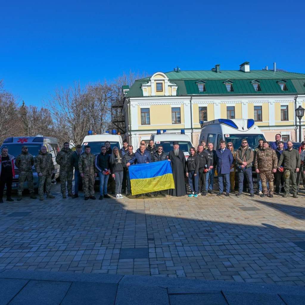 Передали 24 автомобілі, які рятуватимуть життя!