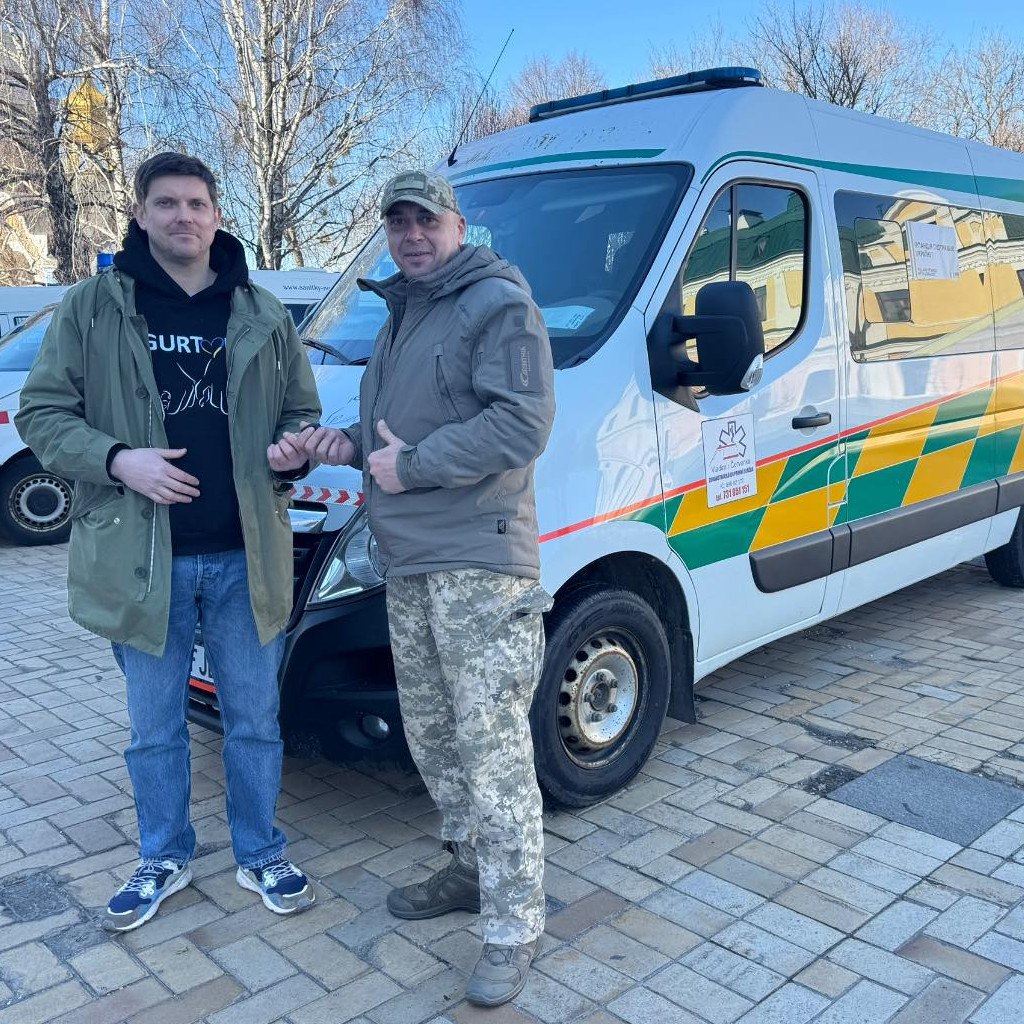 2-га з 10-ти карет швидкої допомоги поїхала на Східний напрямок для медевакуації.