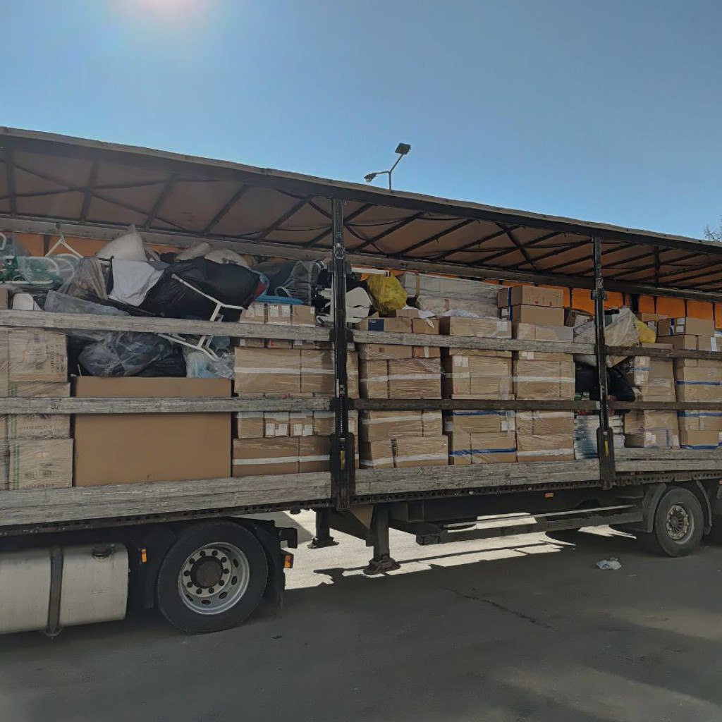 Дякуємо нашим волонтерам, що перевантажили! Zlatatrans Spzoo – надійний партнер, щиро вдячні за підтримку.