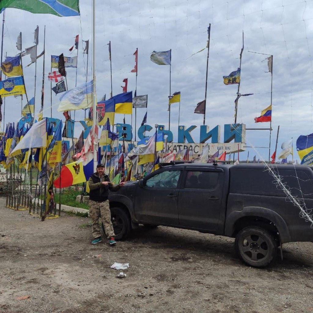 ​+ 1 ￼! Ще один пікап поїхав на Південно-Східний напрямок виконувати свої завдання.