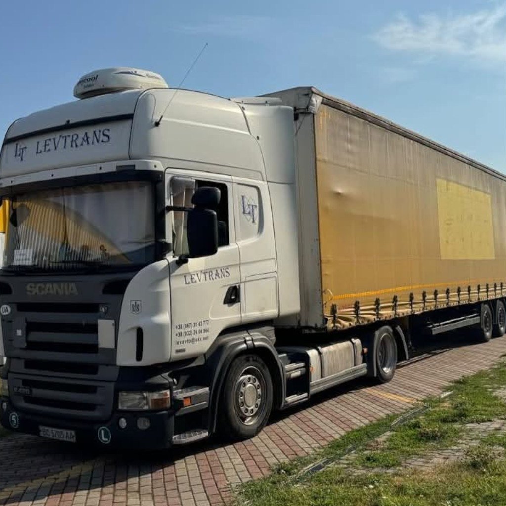 Прийняли в Броварах фуру з благодійною допомогою з Ірландії: